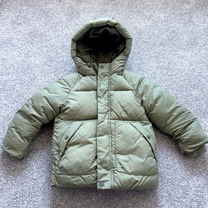 Zara quilted puffer jacket light olive green 
Size 4-5